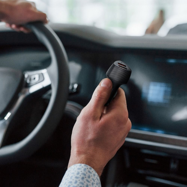 Autonabíječka Forcell F-Energy Carbon, 2 x USB-A, QC3.0, 3 A, 36 W, CC50-2A, černá