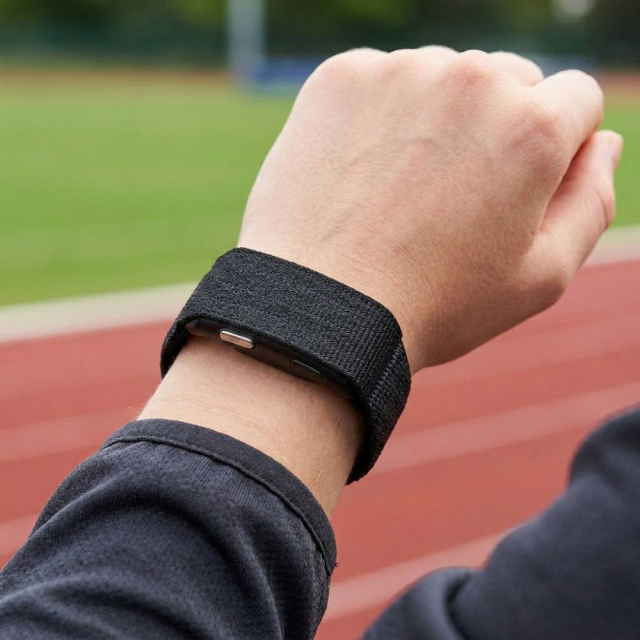 Chytrý fitness náramek s vodotěsností IP68, měřením EKG, srdeční frekvence, HRV, krevního tlaku, SpO2 a monitorováním spánku a stresu – TITMO Loop I-110, černý