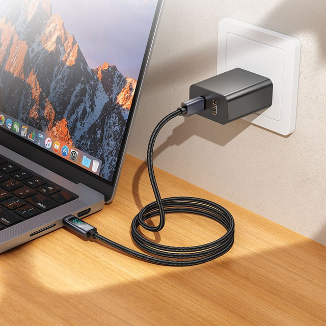 Kabel USB-C na USB-C Hoco 3 A, 60 W, s displejem, 1 m, X112, černý