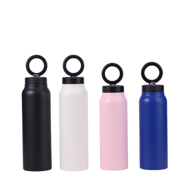 Magnetický držák kompatibilní s MagSafe s nádobou o objemu 950 ml, modrý