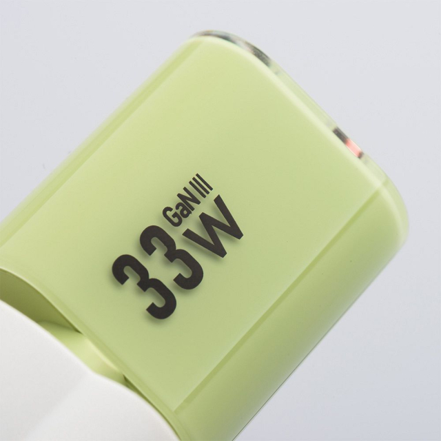 Nabíječka na telefon Forcell F-Energy GaN III Crystal Color USB-C + USB-A QC4.0 PD 33 W + silikonový kabel USB-C na USB-C VT-41, zelená