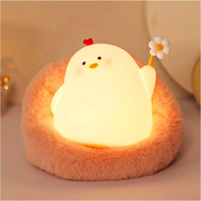 Noční stolní lampa ve stylu Art Deco s motivem kuřete