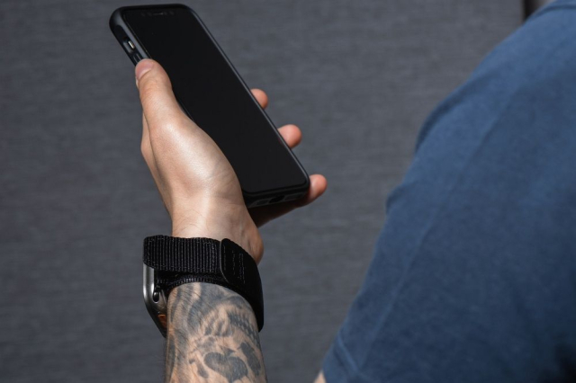Nylonový řemínek s suchým zipem Forcell F-Design FA05 pro Apple Watch, 42 / 44 / 45 / 49 mm, černý