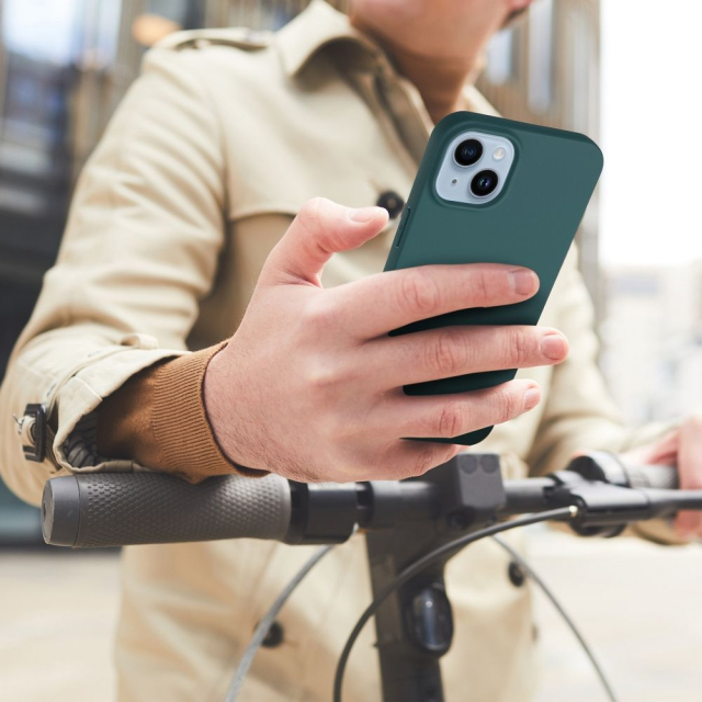 Pouzdro pro iPhone 15 PLUS, matná tmavě zelená