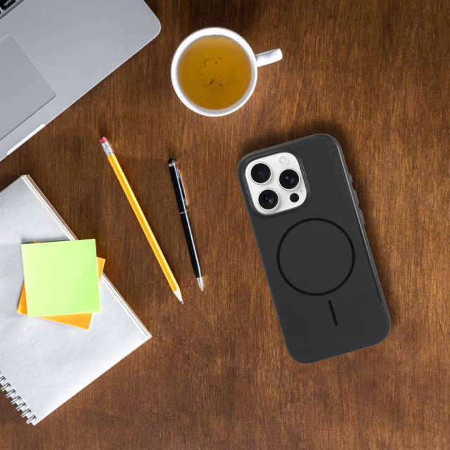 Pouzdro pro iPhone 17 Glossy Mag Cover kompatibilní s MagSafe, černé