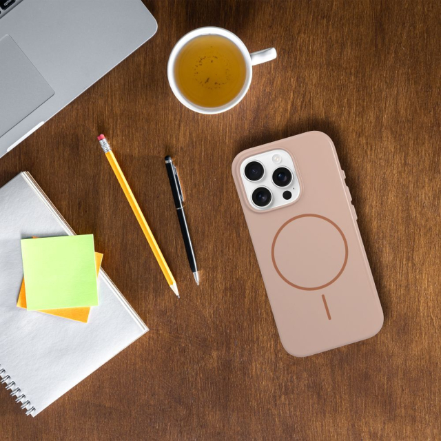 Pouzdro pro iPhone 17 Pro / 18 Pro (nízký okraj fotoaparátu) – lesklé pouzdro Mag Cover kompatibilní s MagSafe, barva desert gold