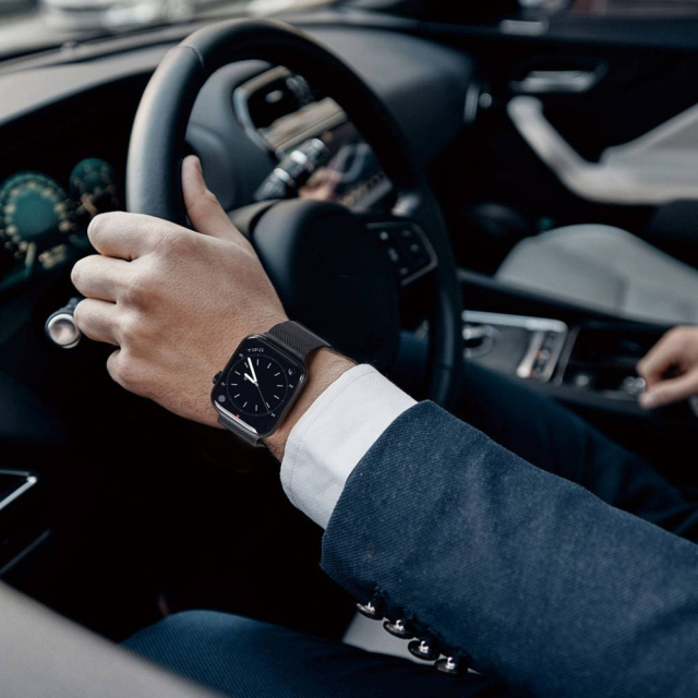 Řemínek DUX DUCIS MILANESE z nerezové oceli s magnetickým zapínáním pro Apple Watch 38 / 40 / 41 mm, černý