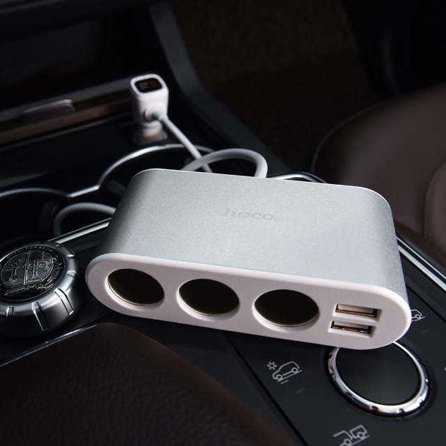 Rozbočovač do auta HOCO 3 v 1 s digitálním displejem + 2 x USB A 2,1 A Z13, stříbrný