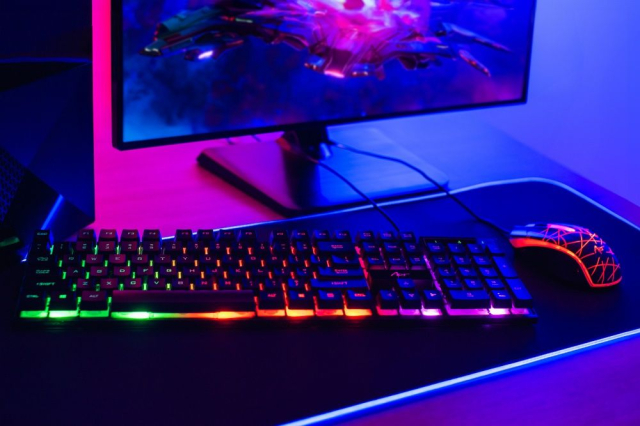Sada ART: kabelová klávesnice USB A (QWERTY) s podsvícením + kabelová myš USB A s podsvícením AK-50, černá